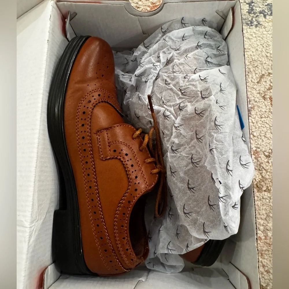 NWT Deer stags brown youth dress shoes